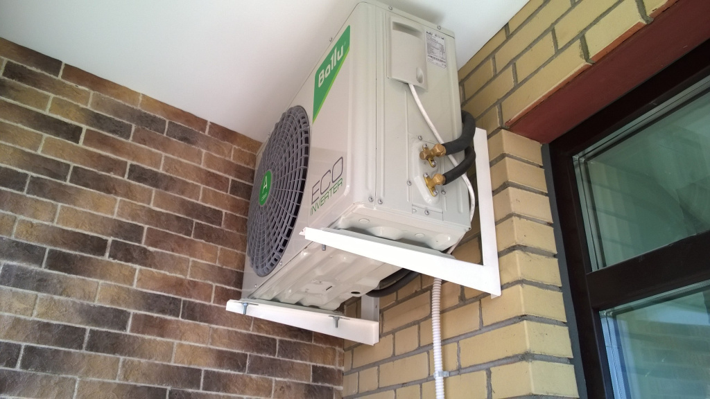 Можно ли установить кондиционер на лоджии или балконе